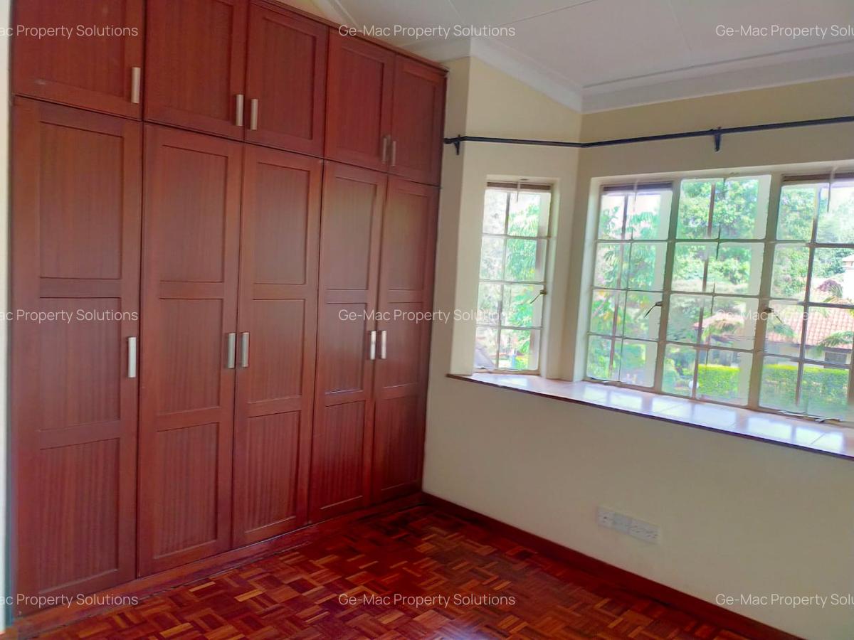 5 Bed House with En Suite in Rosslyn - 7