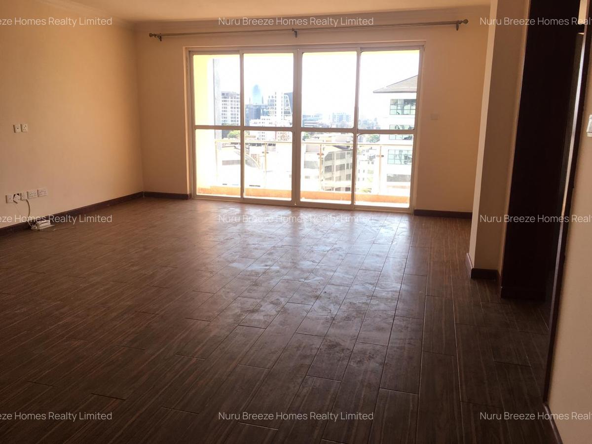 3 Bed Apartment with En Suite in Riverside - 10