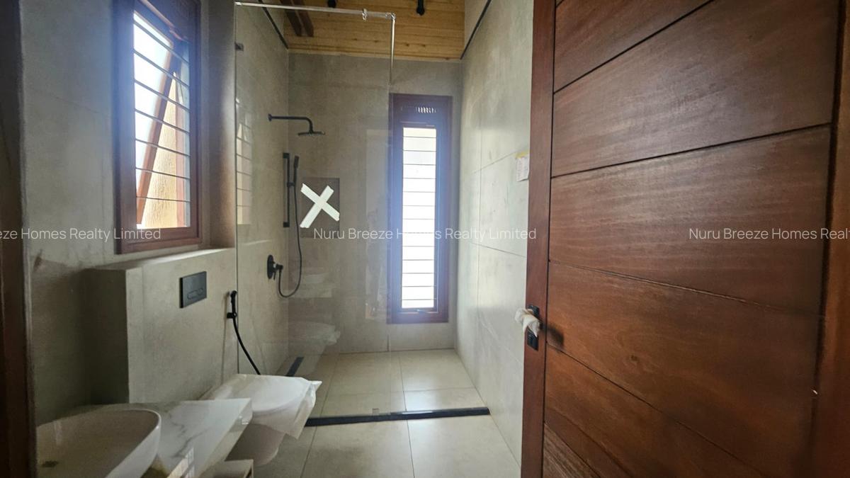 5 Bed Townhouse with En Suite in Runda - 16