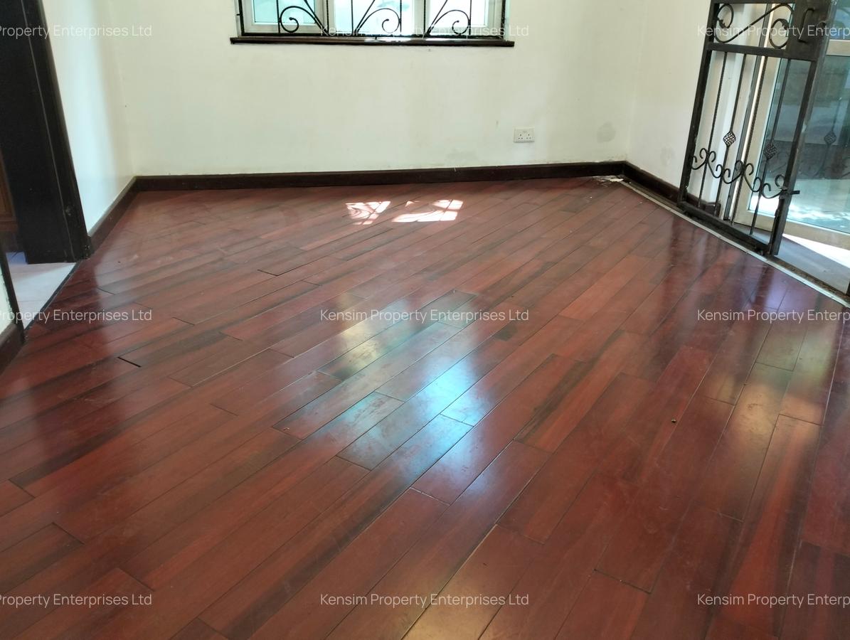 5 Bed Townhouse with En Suite in Lavington - 4