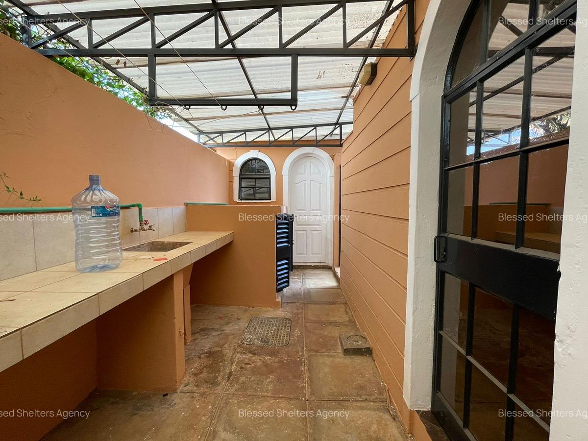 4 Bed Villa with En Suite in Kiambu Road - 12