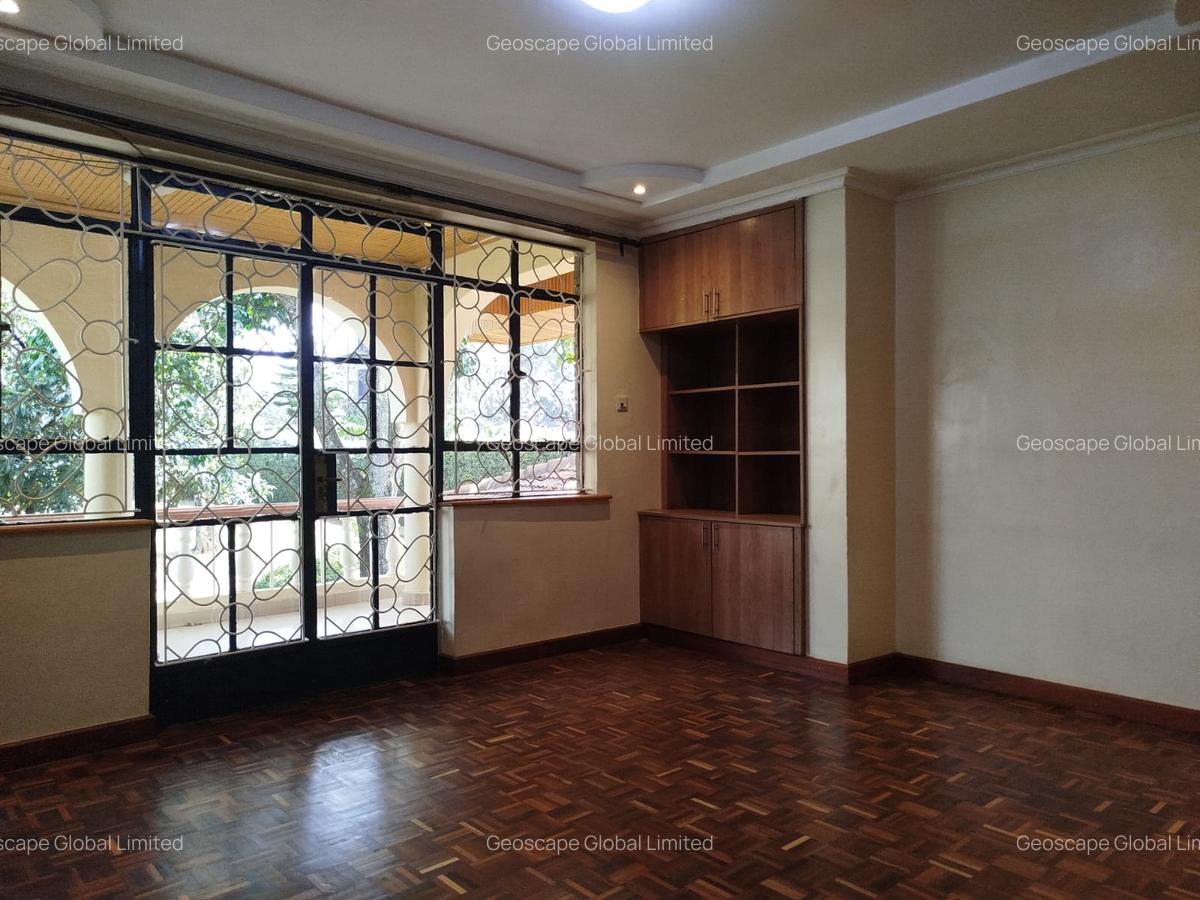 6 Bed House with En Suite in Runda - 3