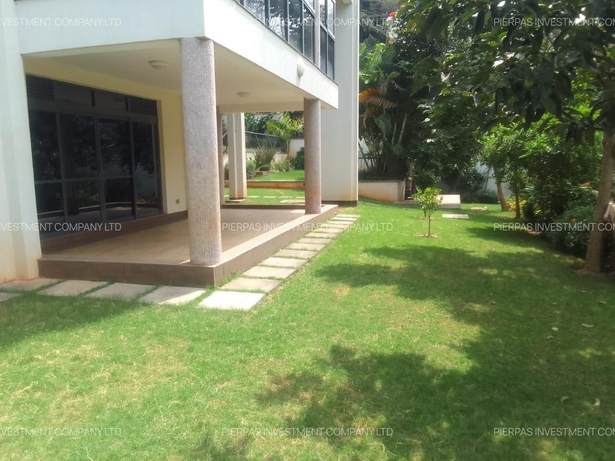 5 Bed Townhouse with En Suite in Westlands Area - 12