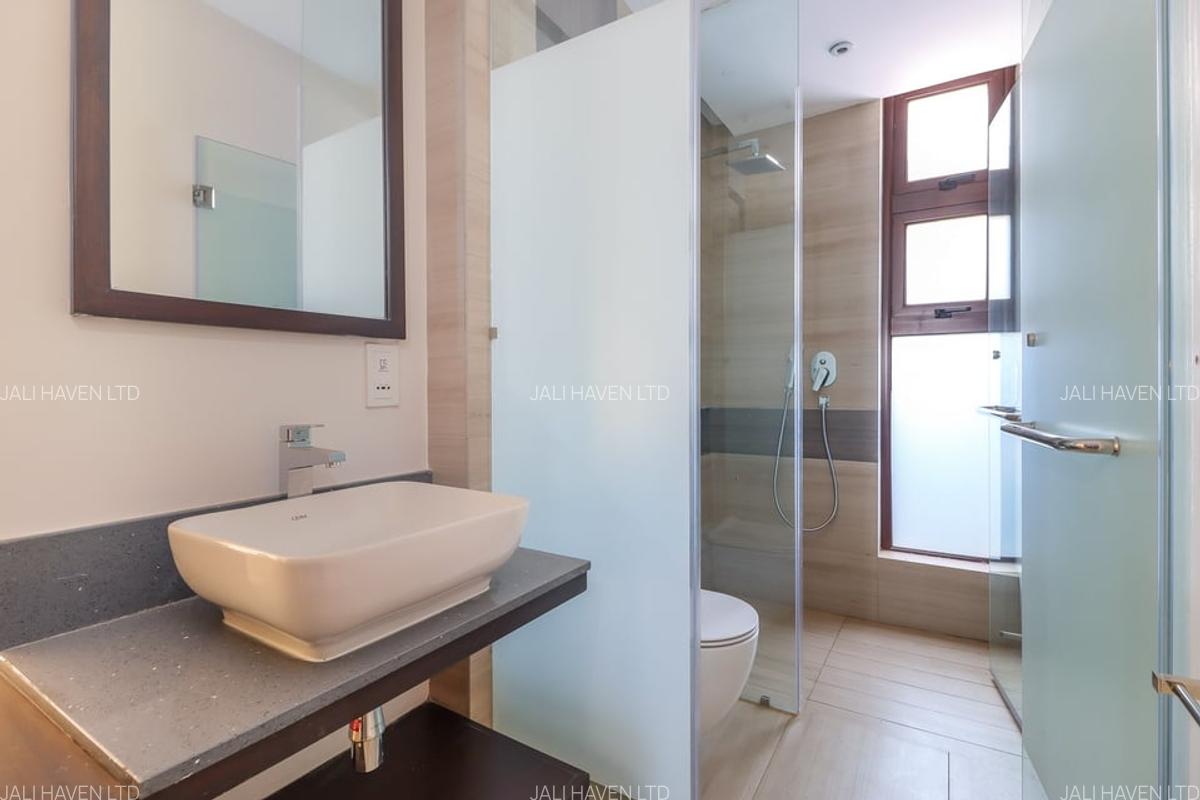 4 Bed Villa with En Suite in Lavington - 11