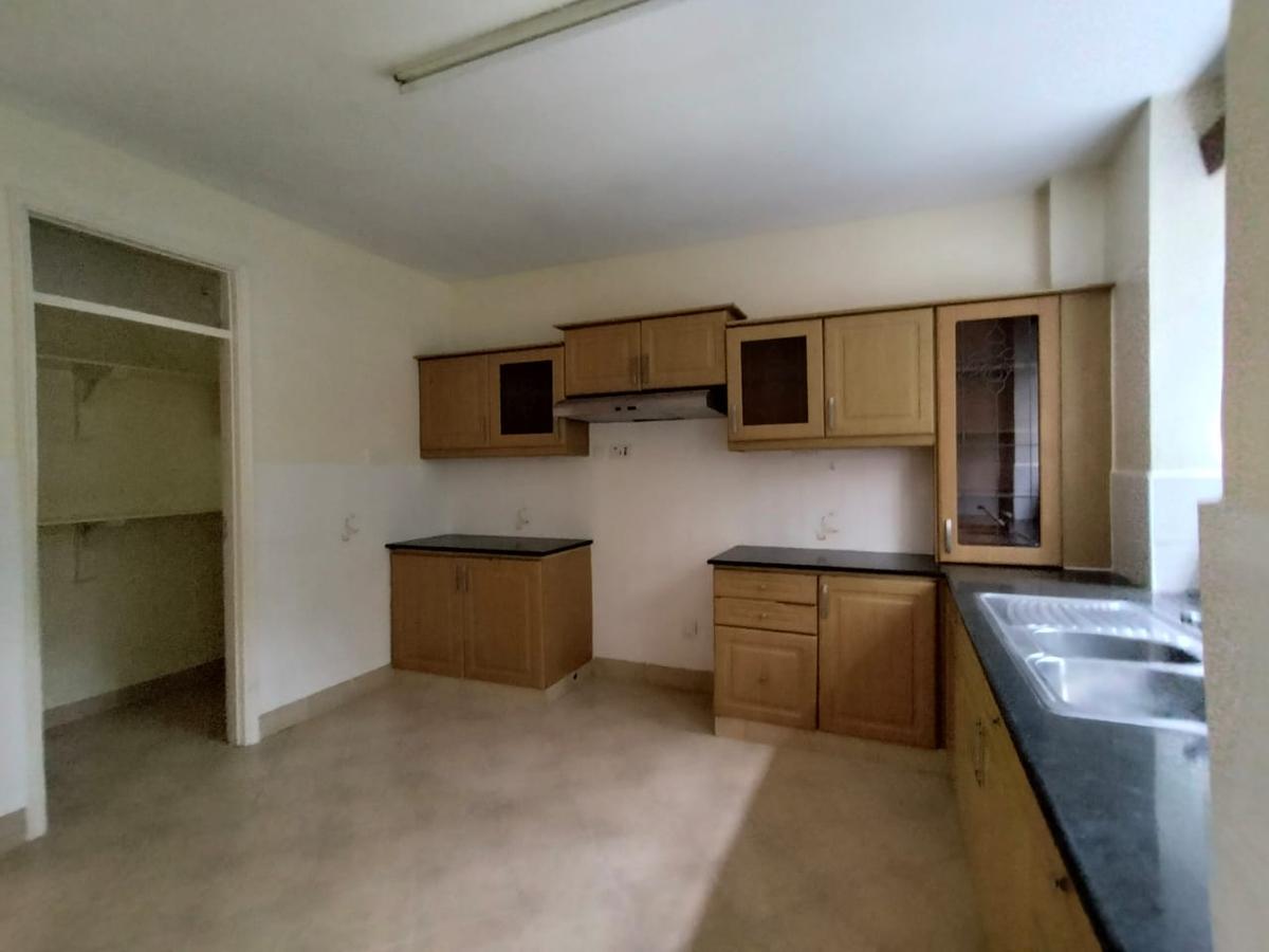 3 Bed Apartment with En Suite in Lavington - 4