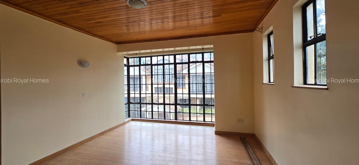 5 Bed Townhouse with En Suite at Lavington Green - 10