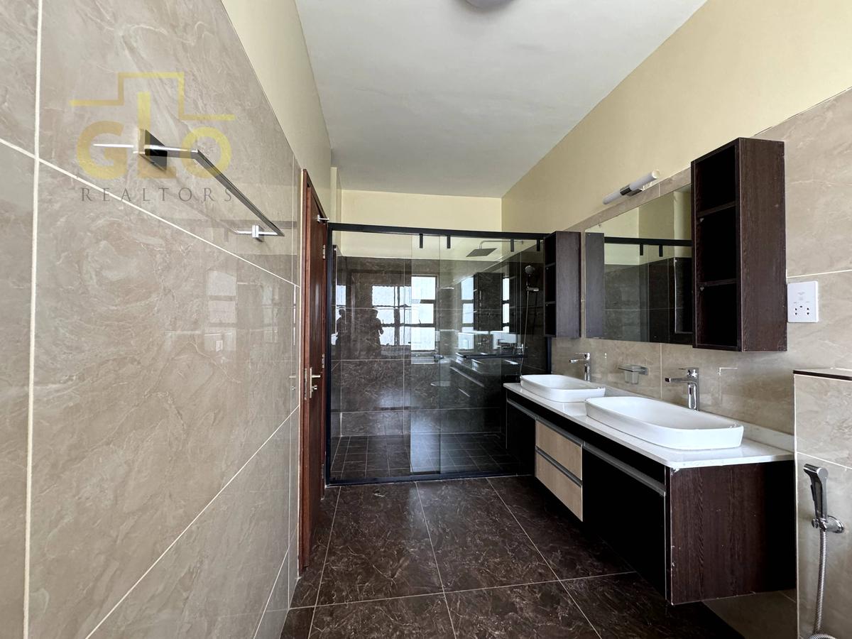 4 Bed Apartment with En Suite in General Mathenge - 18