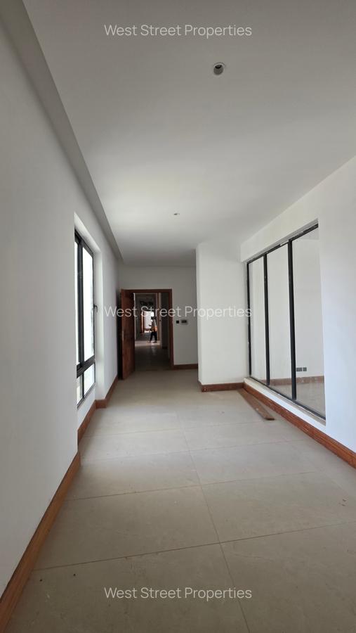 4 Bed Apartment with En Suite at Riverside Drive - 9