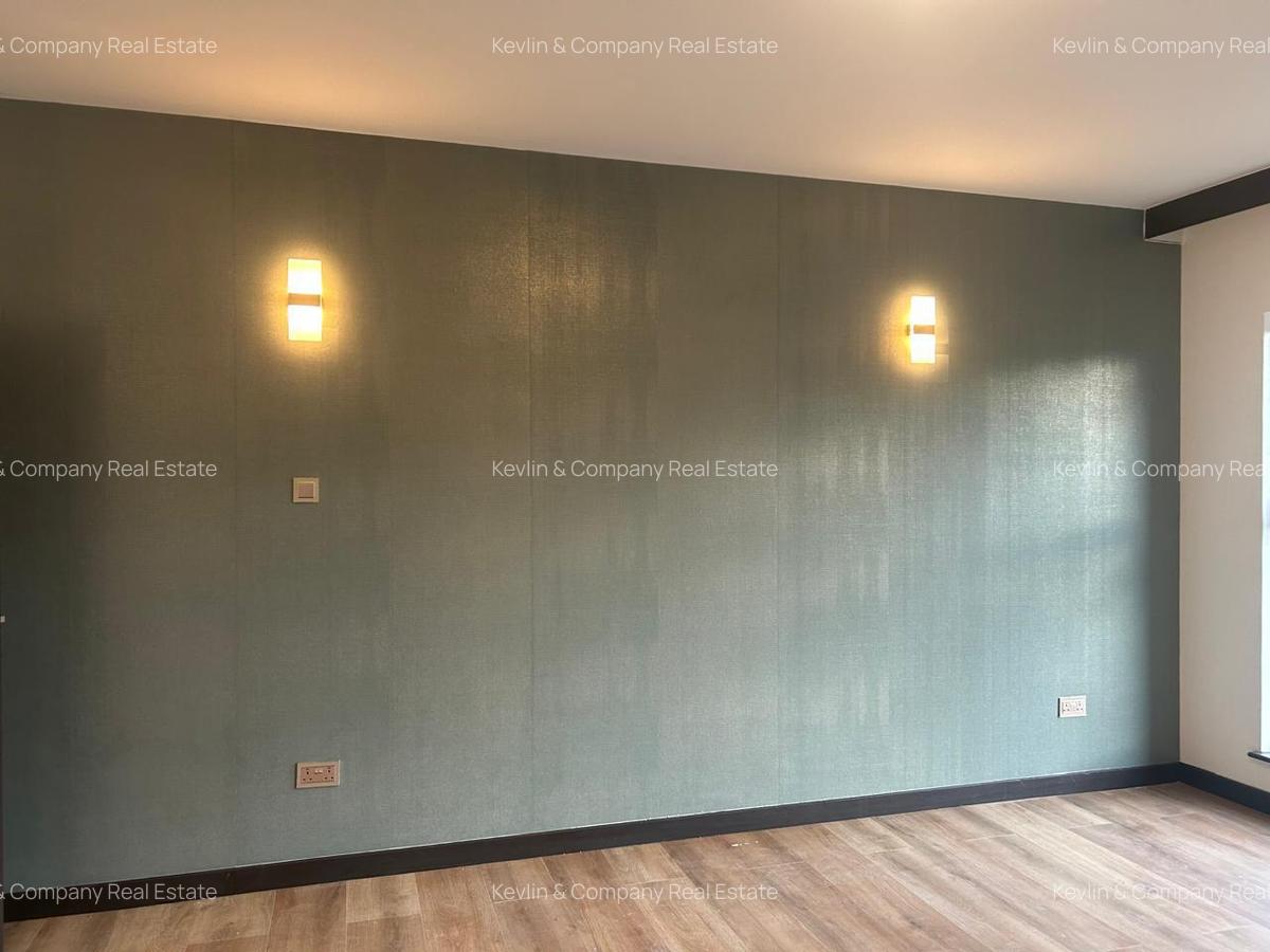 3 Bed Apartment with En Suite in Riverside - 11