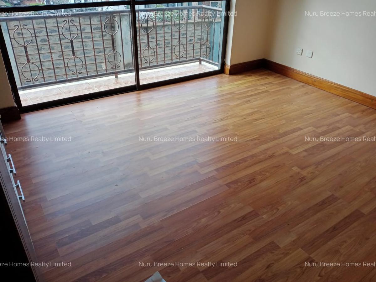 5 Bed Townhouse with En Suite in Brookside - 17