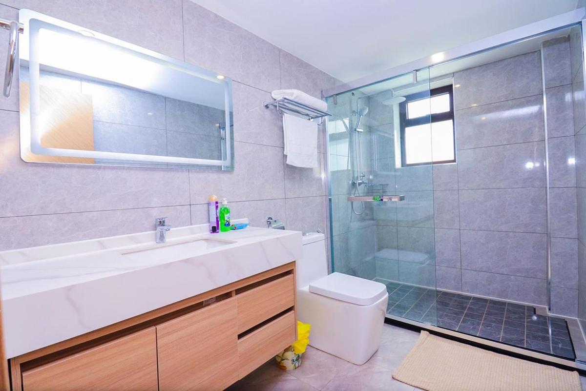 Serviced 3 Bed Apartment with En Suite at Riverside - 16