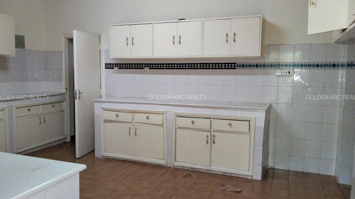 6 Bed Townhouse with En Suite in Karen - 10