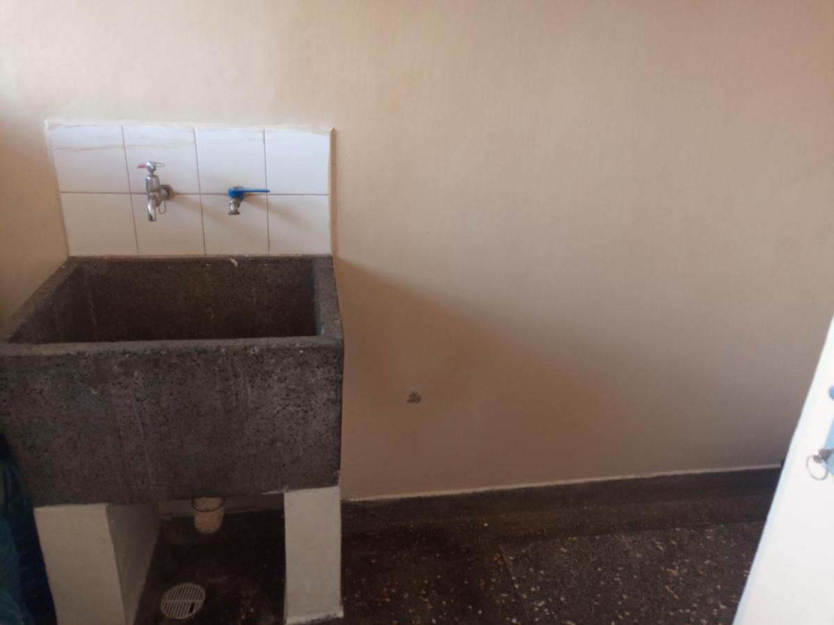 3 Bed Apartment with En Suite in Embakasi - 11