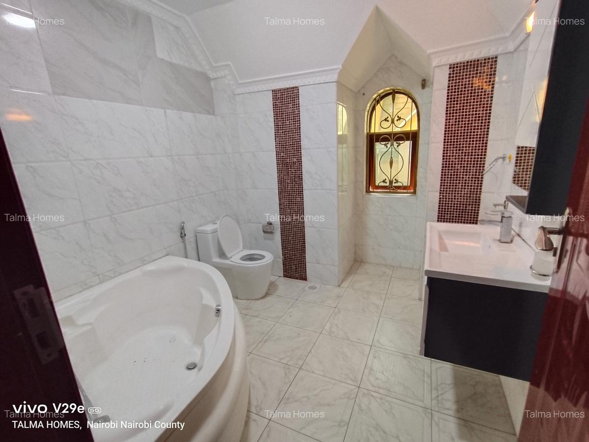 5 Bed Townhouse with En Suite at Valley Arcade - 14