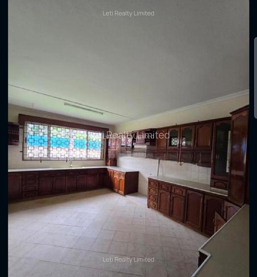 5 Bed Townhouse with En Suite in Lavington - 5