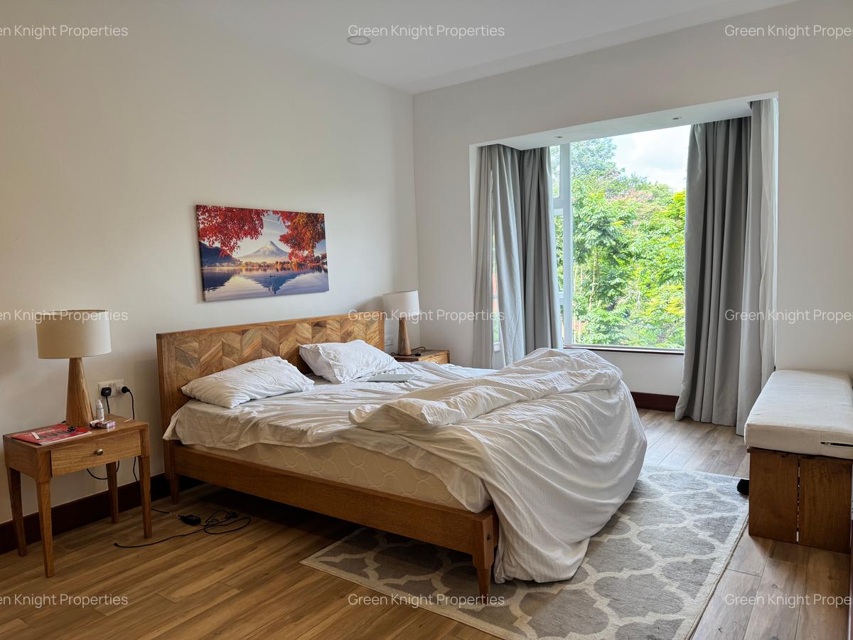 Serviced 2 Bed Apartment with En Suite in Parklands - 11