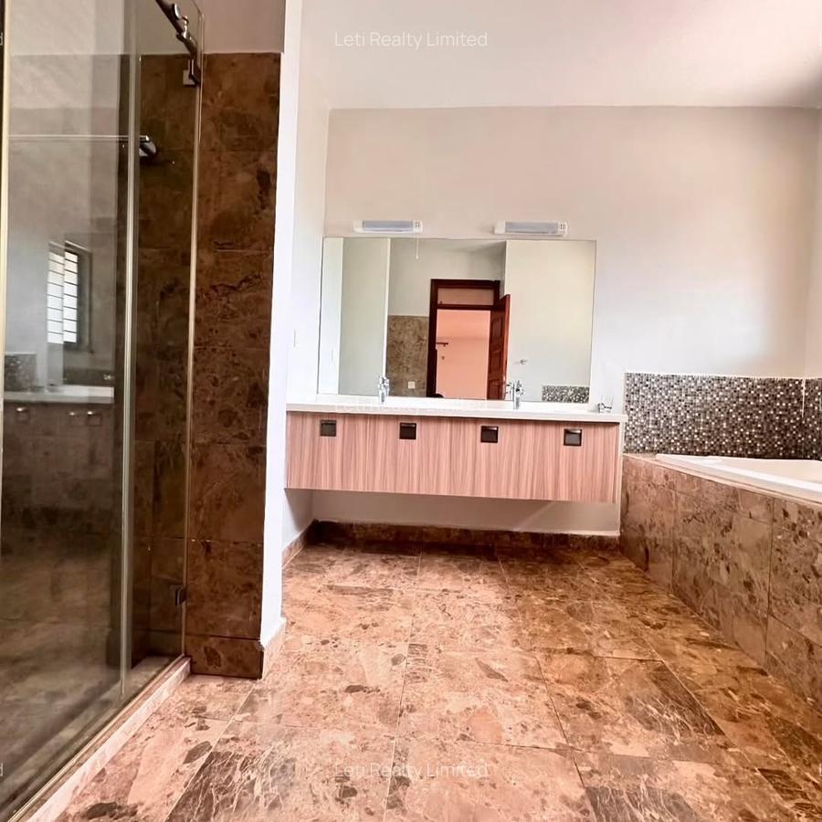 5 Bed Townhouse with En Suite in Lavington - 6