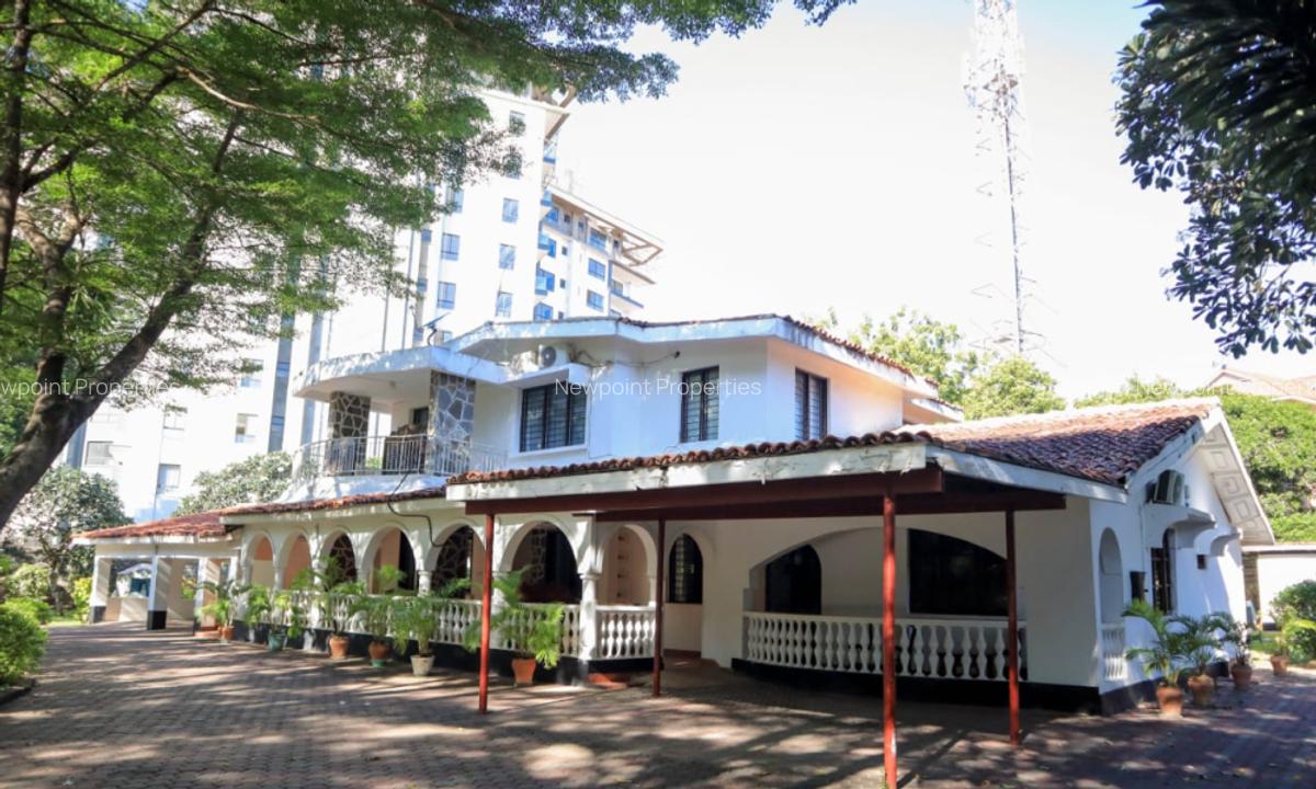 5 Bed House with En Suite in Nyali Area - 1