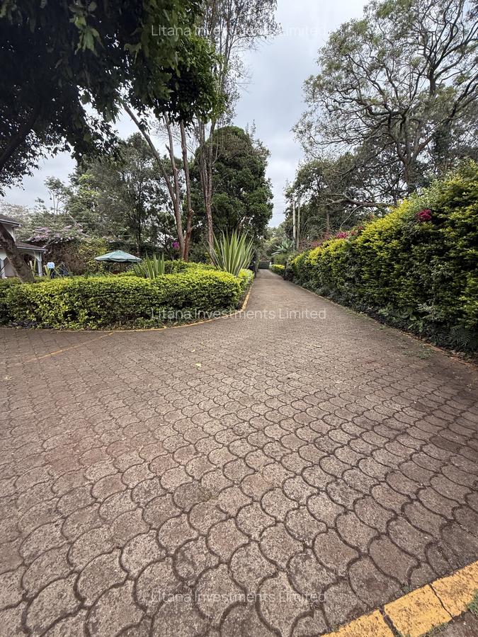 7 Bed House with En Suite in Runda - 2