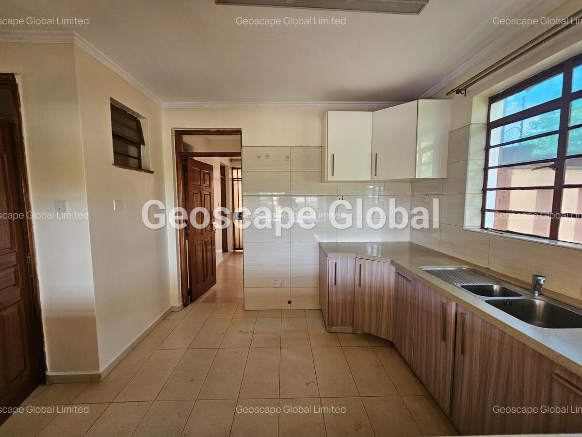4 Bed House with En Suite in Runda - 12