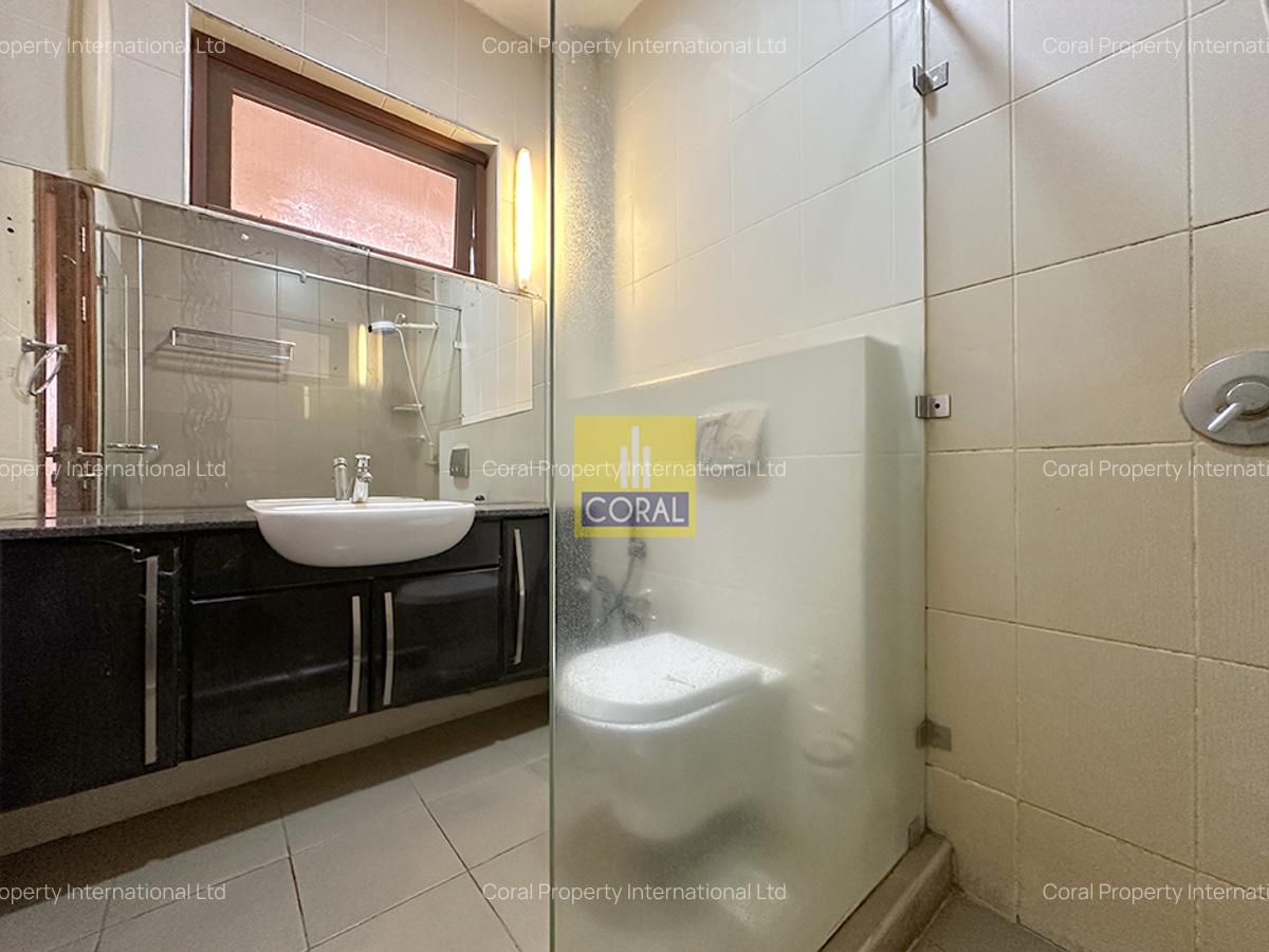 4 Bed Apartment in Parklands - 8