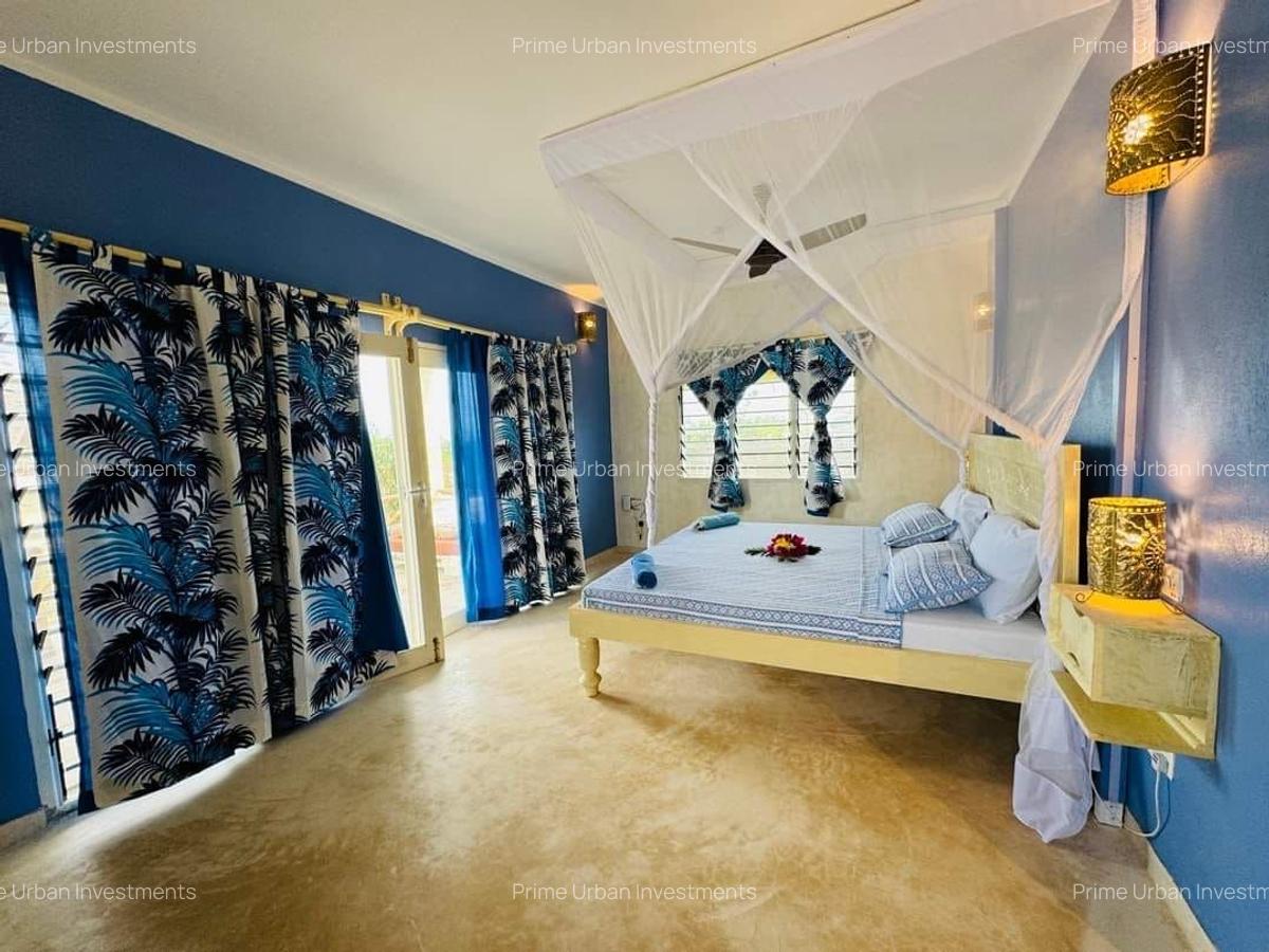 8 Bed House with En Suite in Watamu - 16