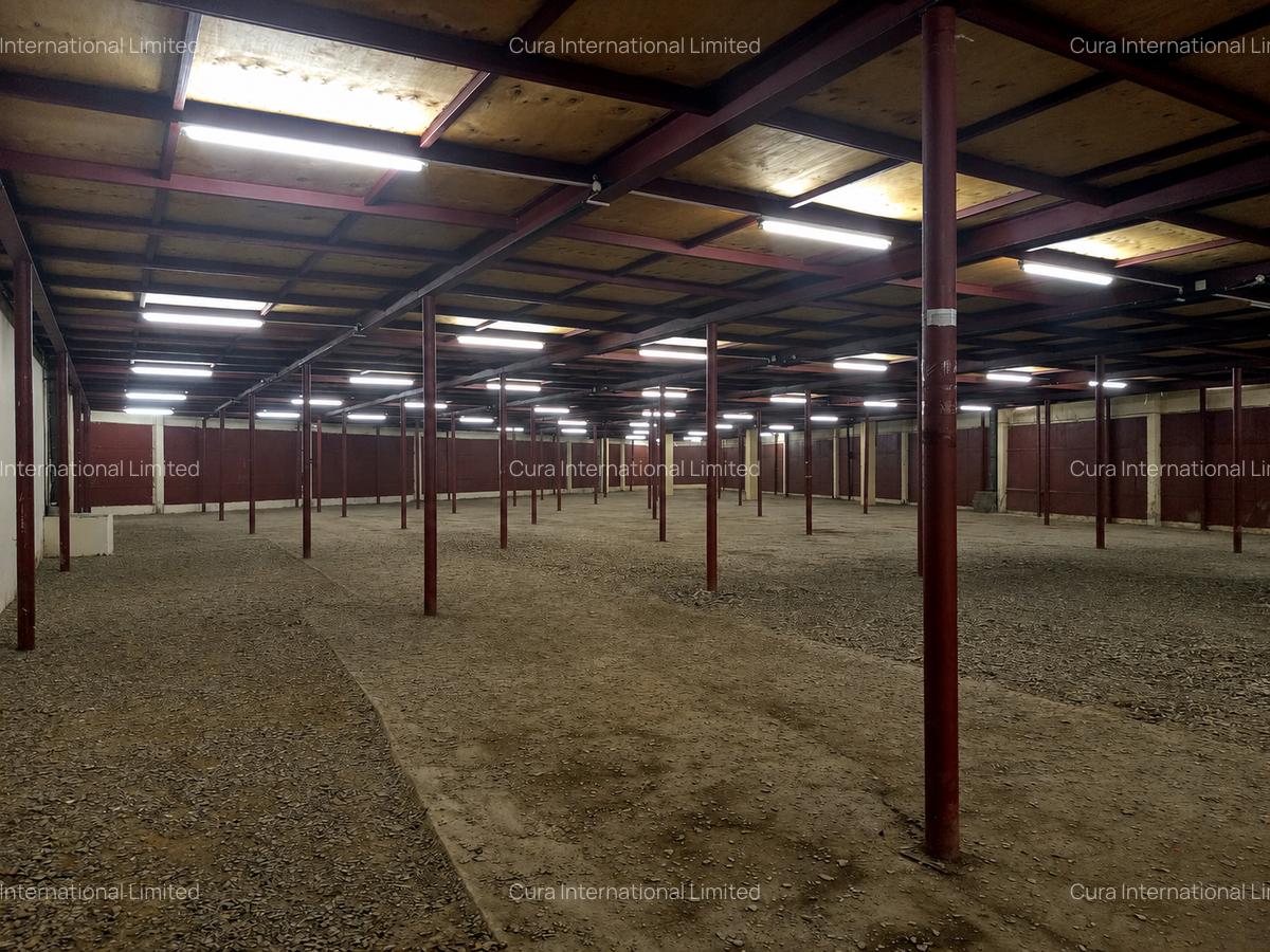 28,602 ft² Warehouse in Industrial Area - 3