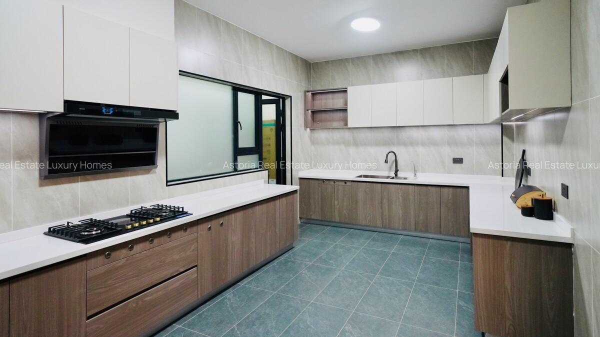5 Bed Apartment with En Suite at 2026-107 - 13