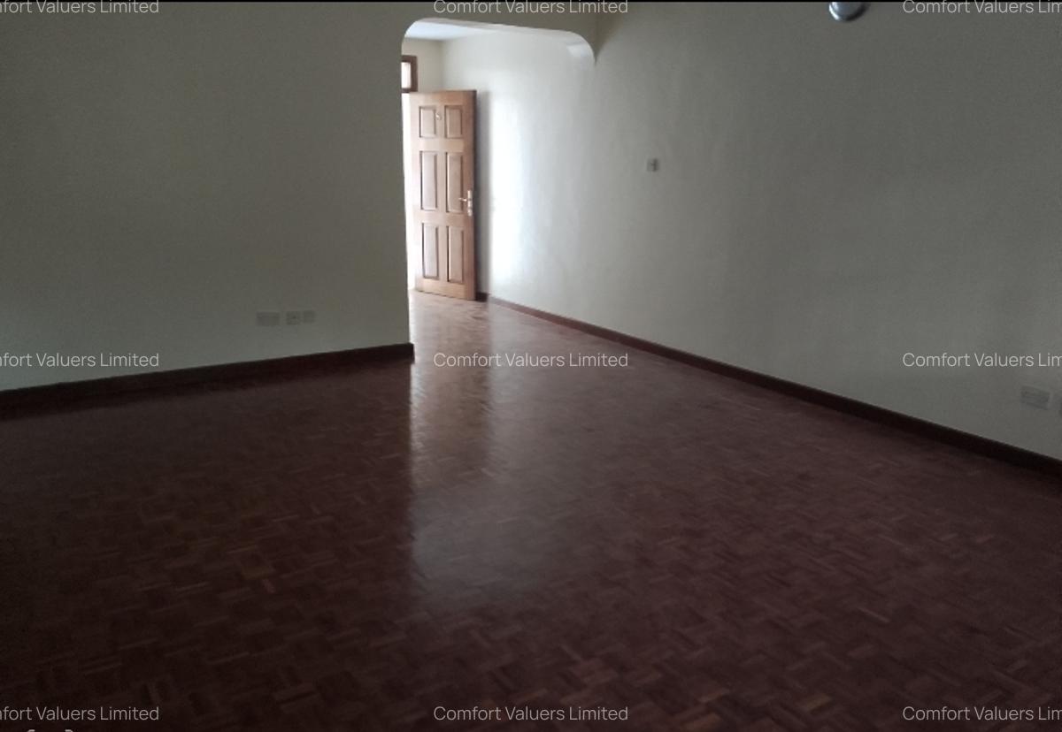 5 Bed Villa with En Suite at Lavington Green - 8