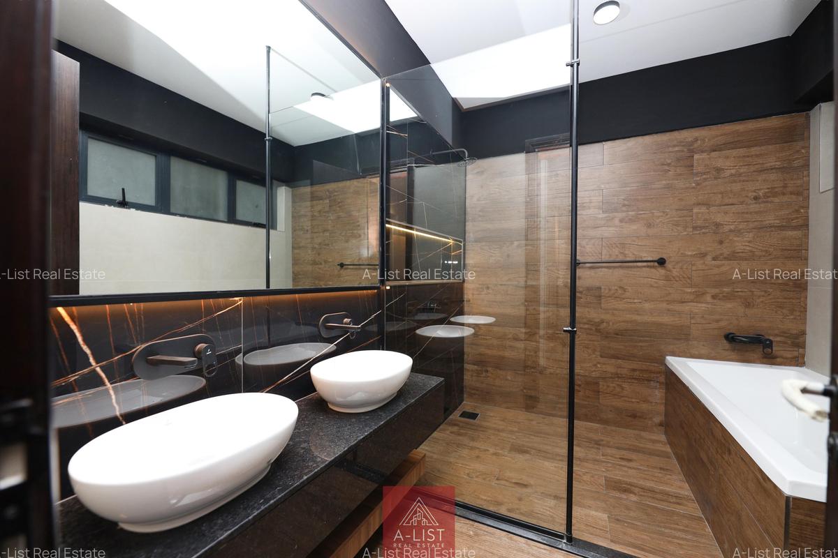 5 Bed Apartment with En Suite at Peponi Road - 14