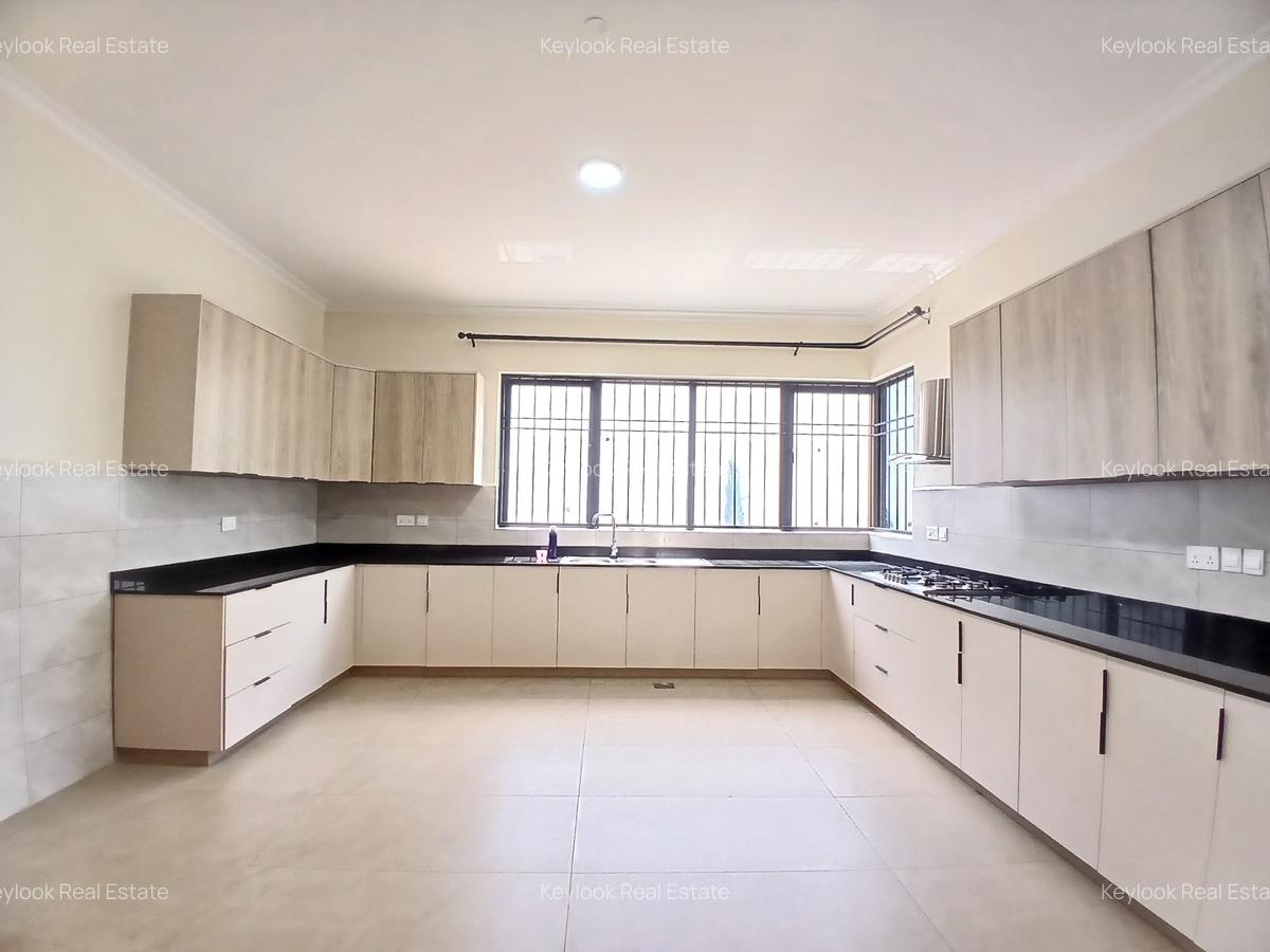 6 Bed Villa with En Suite at Kyuna Road - 5