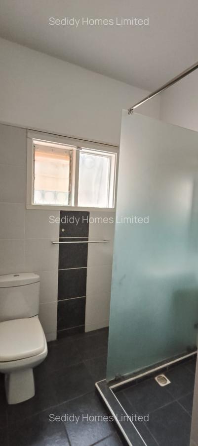 4 Bed House with En Suite in Westlands Area - 14