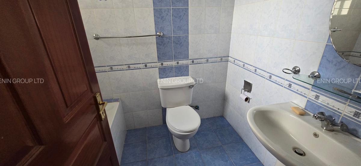 4 Bed Townhouse with En Suite at Rosslyn Garden - 16