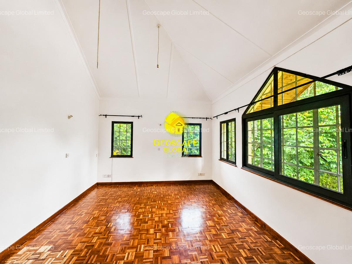 5 Bed House with En Suite in Rosslyn - 3