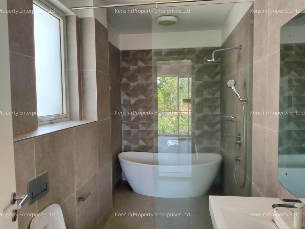 4 Bed Townhouse with En Suite in Lavington - 19