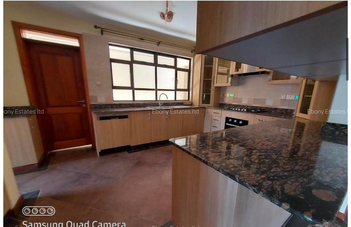 5 Bed Townhouse with En Suite in Lavington - 18