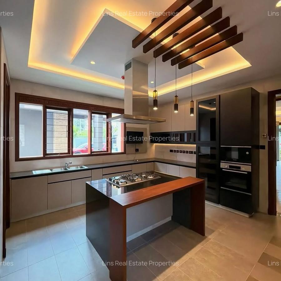 4 Bed House with En Suite in Runda - 3