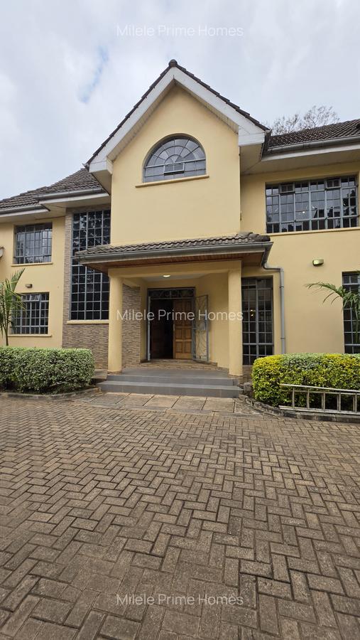 5 Bed Villa with En Suite in Lavington - 12