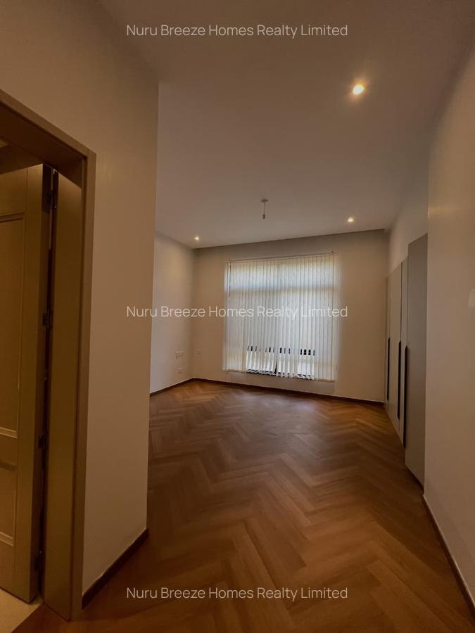 5 Bed Townhouse with En Suite in Lavington - 16