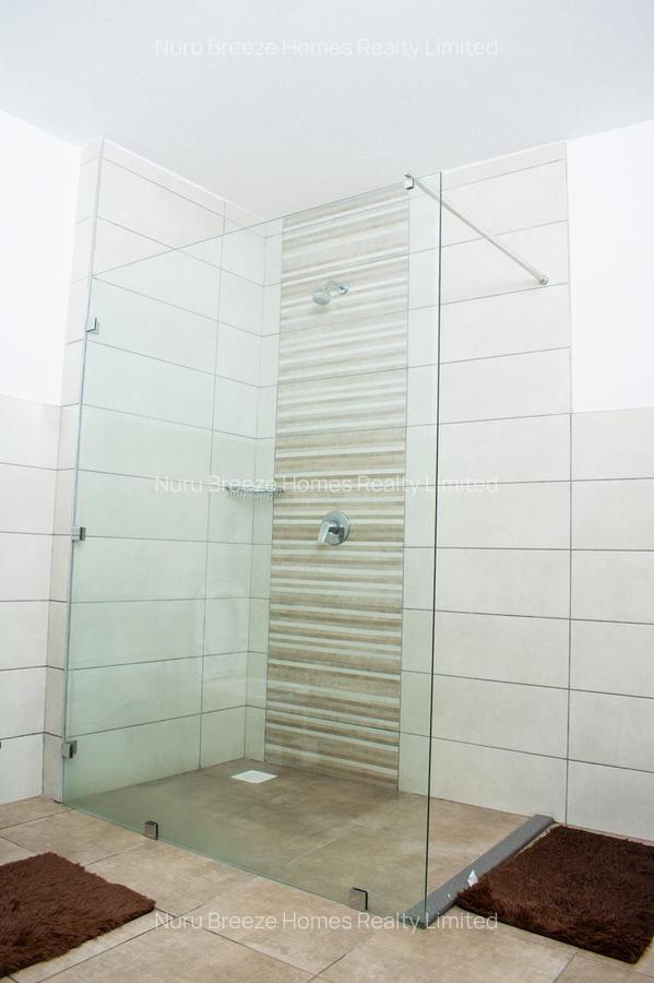 Serviced 2 Bed Apartment with En Suite in Parklands - 7