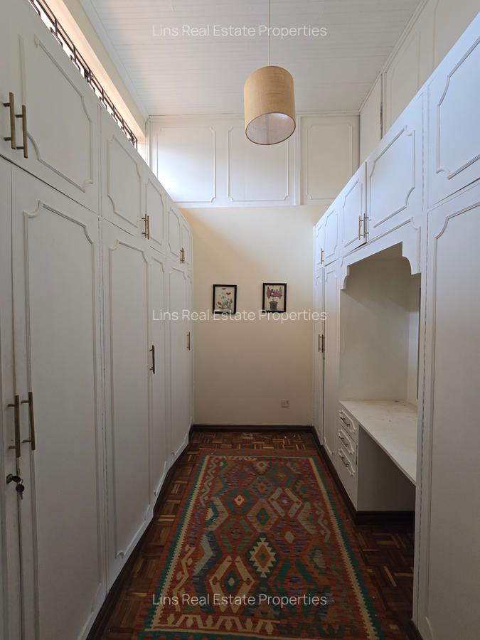 5 Bed House with En Suite in Runda - 14