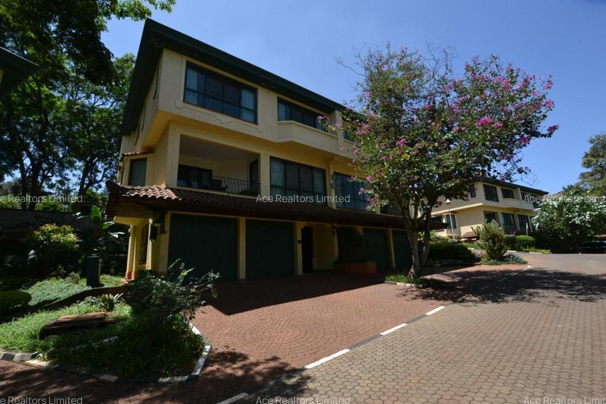 3 Bed Townhouse with En Suite at Grevellia Groove - 1