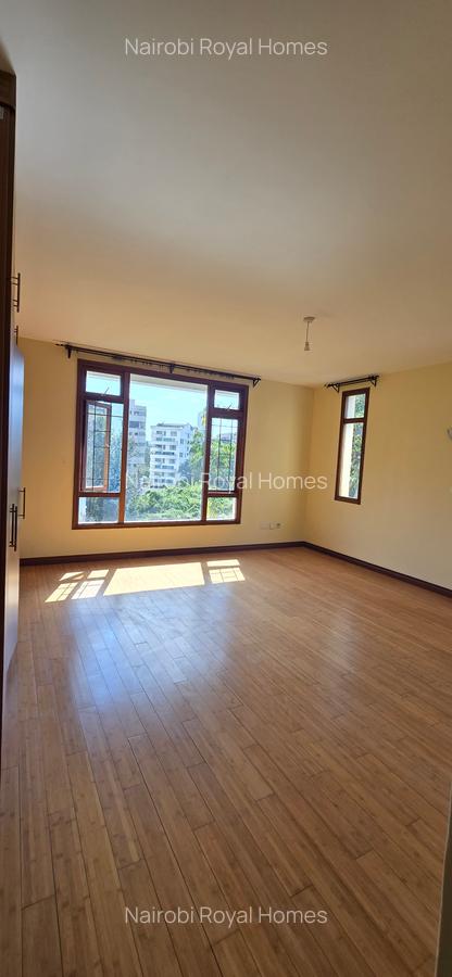 3 Bed Apartment with En Suite at Riverside - 19