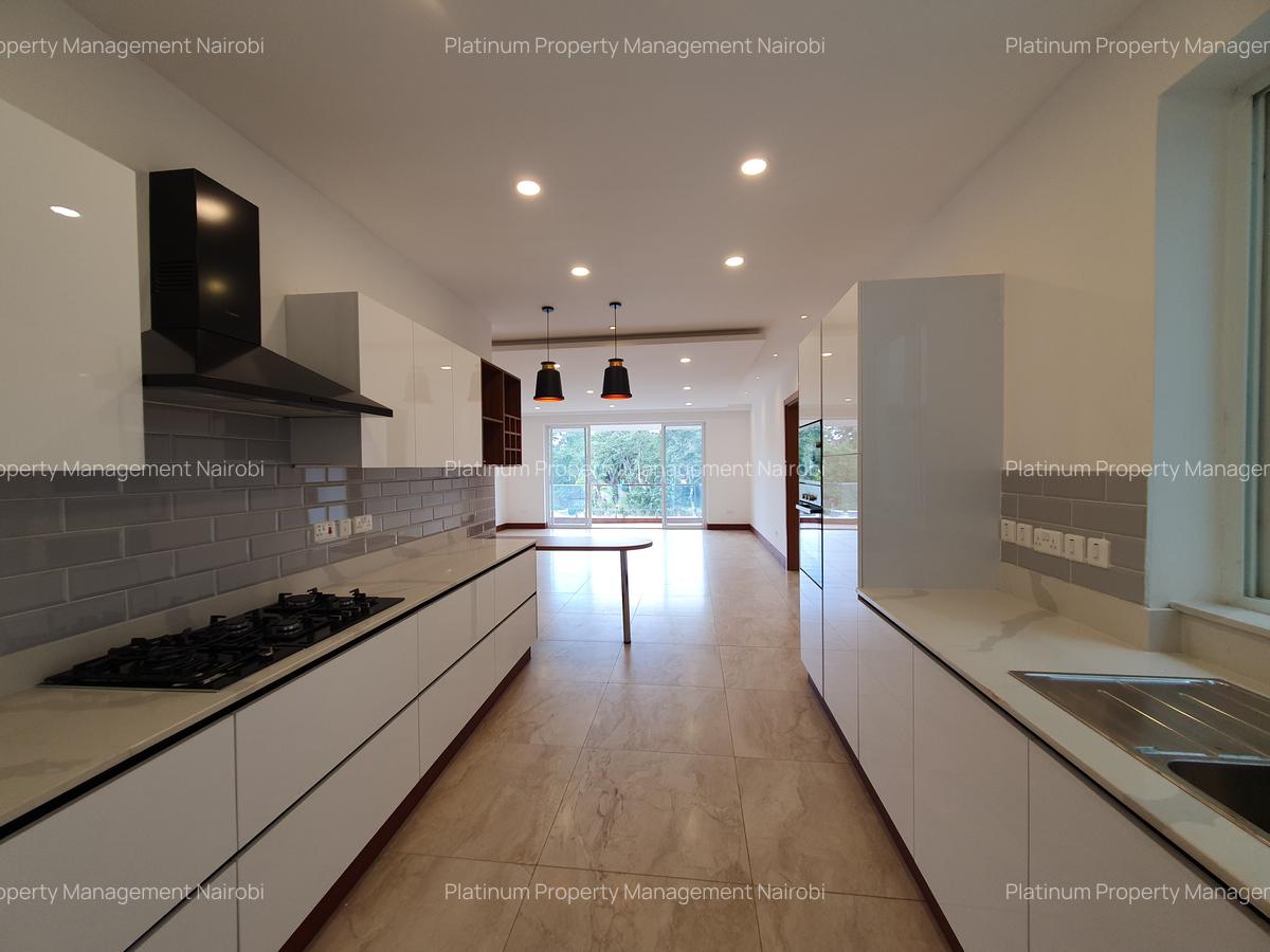 3 Bed Apartment with En Suite at The Colosseum - 11