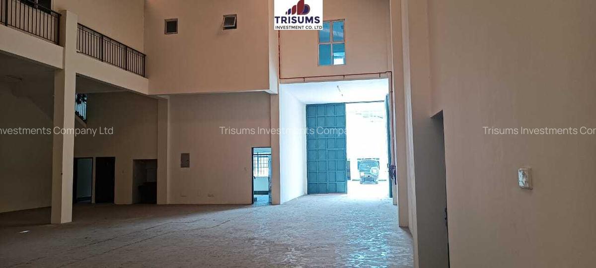 6,200 ft² Warehouse with Fibre Internet in Industrial Area - 2