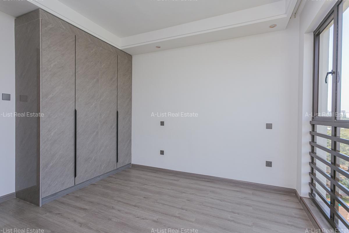 3 Bed Apartment with Swimming Pool at Riverside Drive - 16