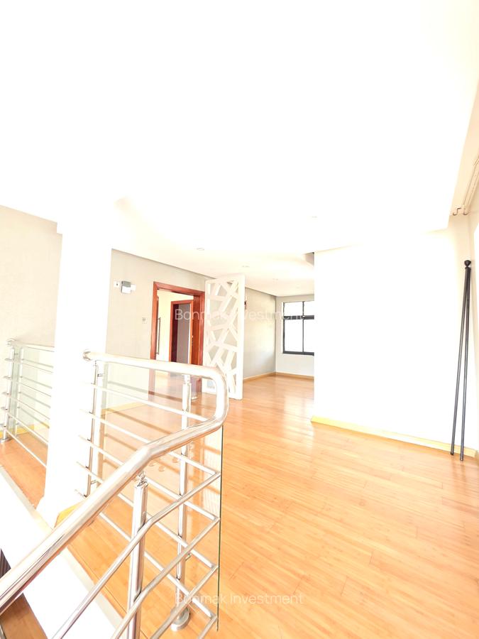 5 Bed Townhouse with En Suite at Lavington Green - 7