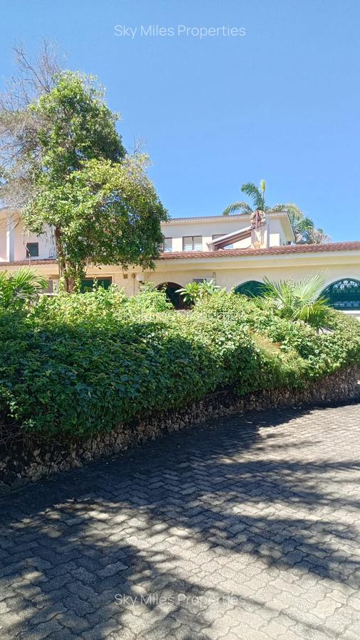 4 Bed Villa with En Suite at Kuruwitu - 3