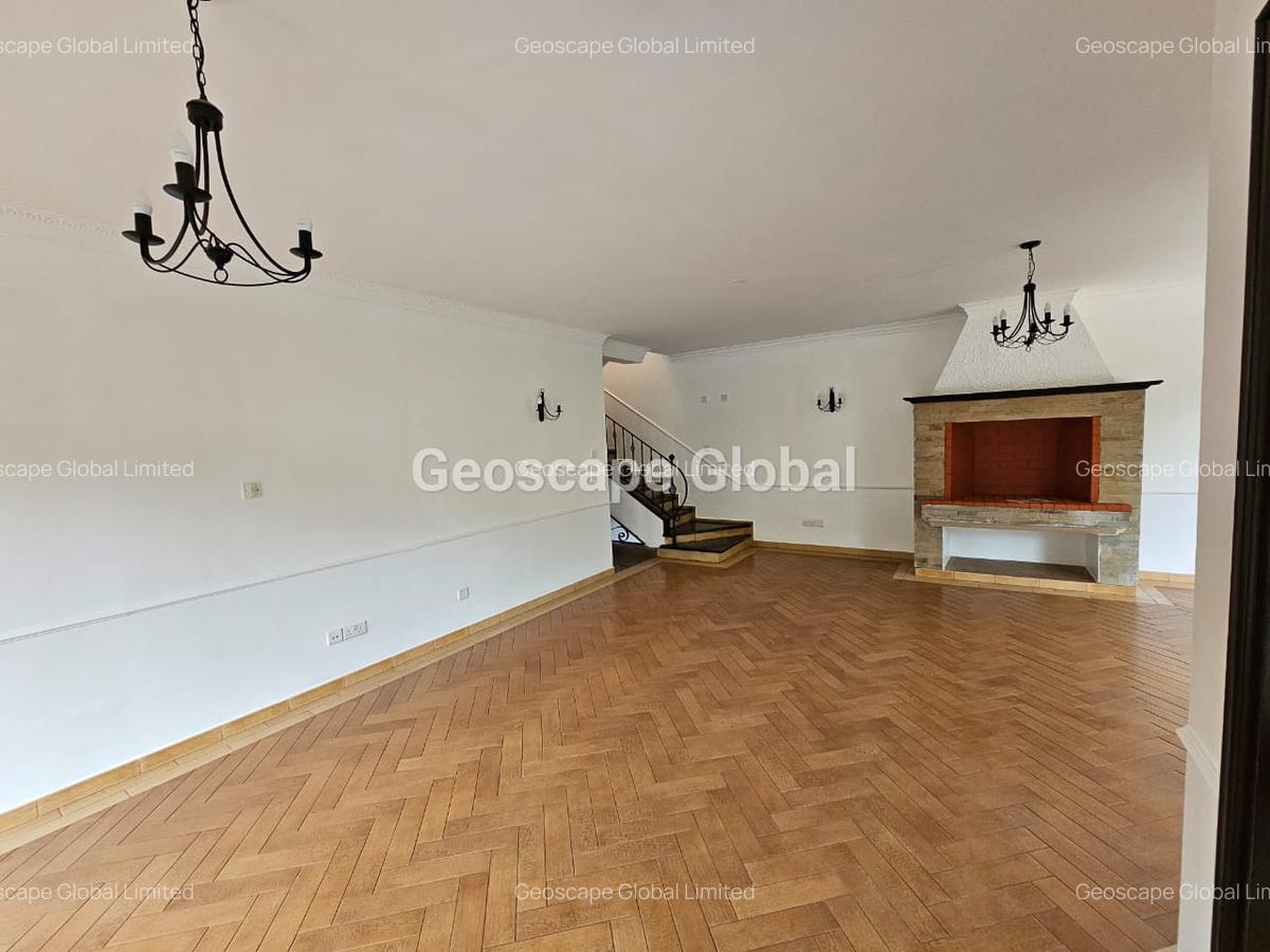 4 Bed Townhouse with En Suite in Spring Valley - 3