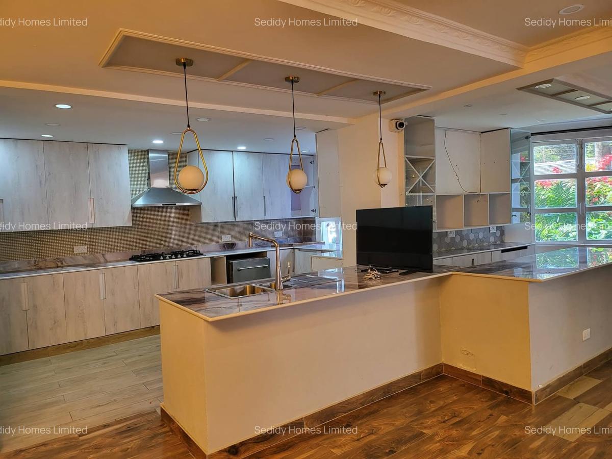 5 Bed Villa with Swimming Pool in Runda - 2